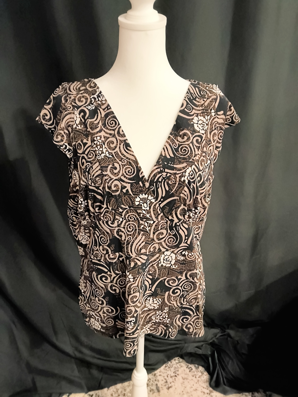 Sleeveless V-Neck Black and Cream Printed Women’s Top